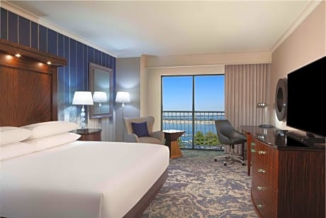 1 KING MOBILITY ACCESSIBLE W/ ROLL IN SHOWER