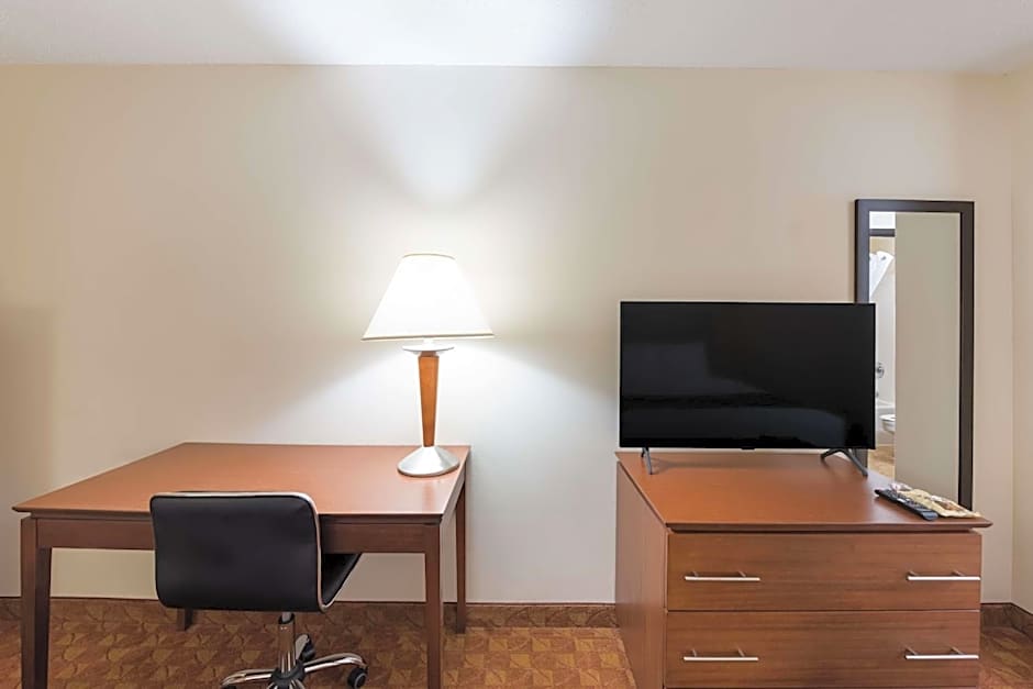 Best Western Lakewood Inn