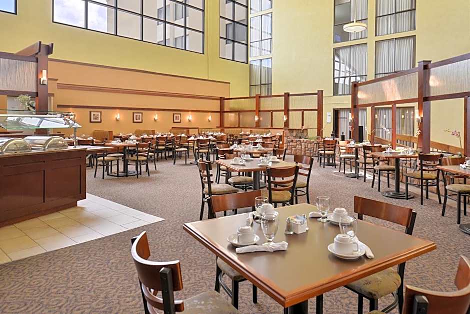 Ramada Plaza by Wyndham Sheridan Hotel & Convention Center