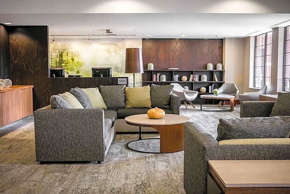 Courtyard by Marriott Omaha Aksarben Village