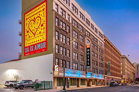 Best Western Premier Historic Travelers Hotel Alamo/Riverwalk