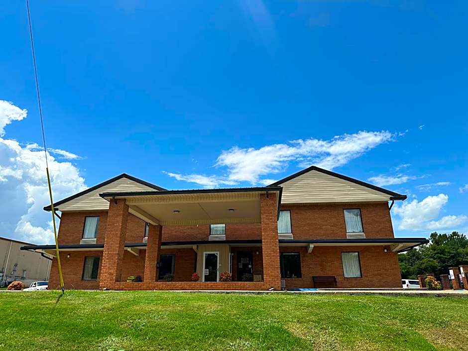 Royal Inn - Anniston