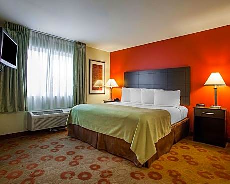 King Suite - Accessible/Non-Smoking