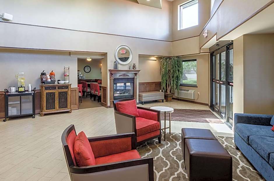 Comfort Inn & Suites West Springfield