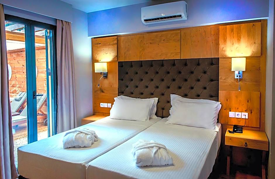 Elmi Beach Hotel & Suites