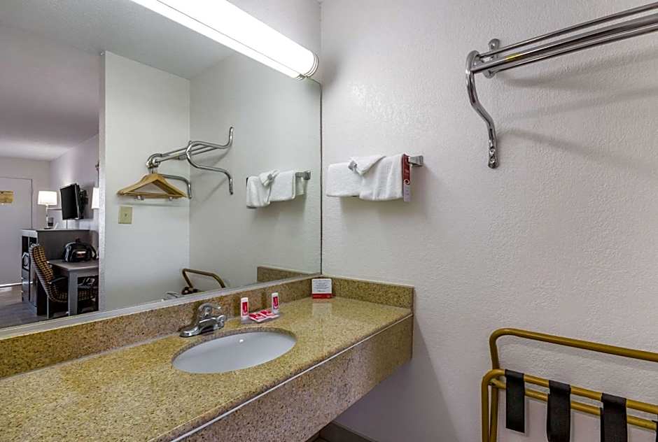Econo Lodge Little Creek