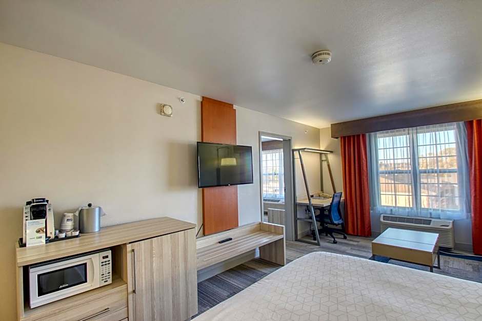 Holiday Inn Express Hotel & Suites Milwaukee Airport By IHG