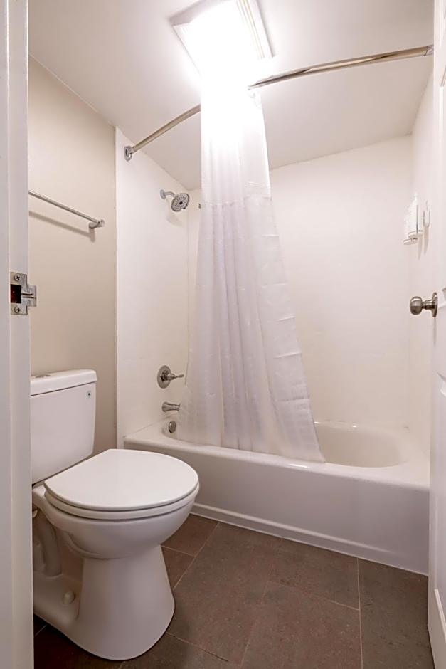 Days Inn & Suites by Wyndham Bossier City - Casino Area