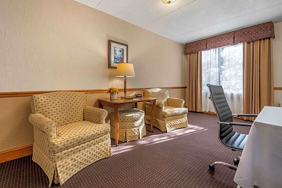 Clarion Hotel Conference Center on Lake Erie