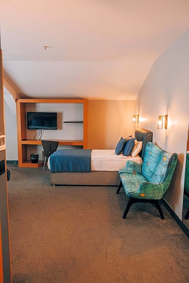 Roof 264 Hotel & Suites