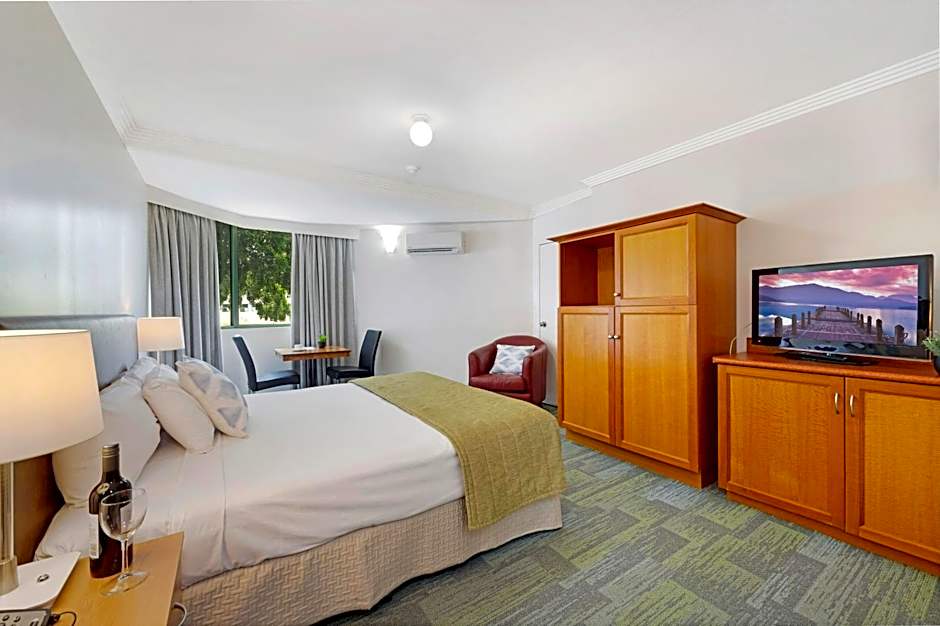 Burnett Riverside Hotel