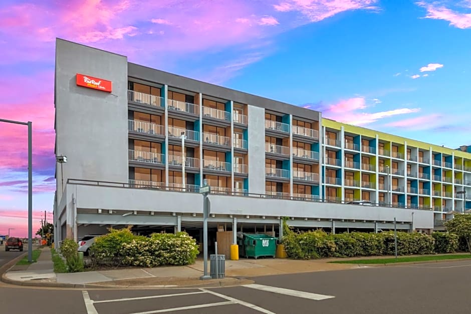 Red Roof PLUS & Suites Virginia Beach - Seaside