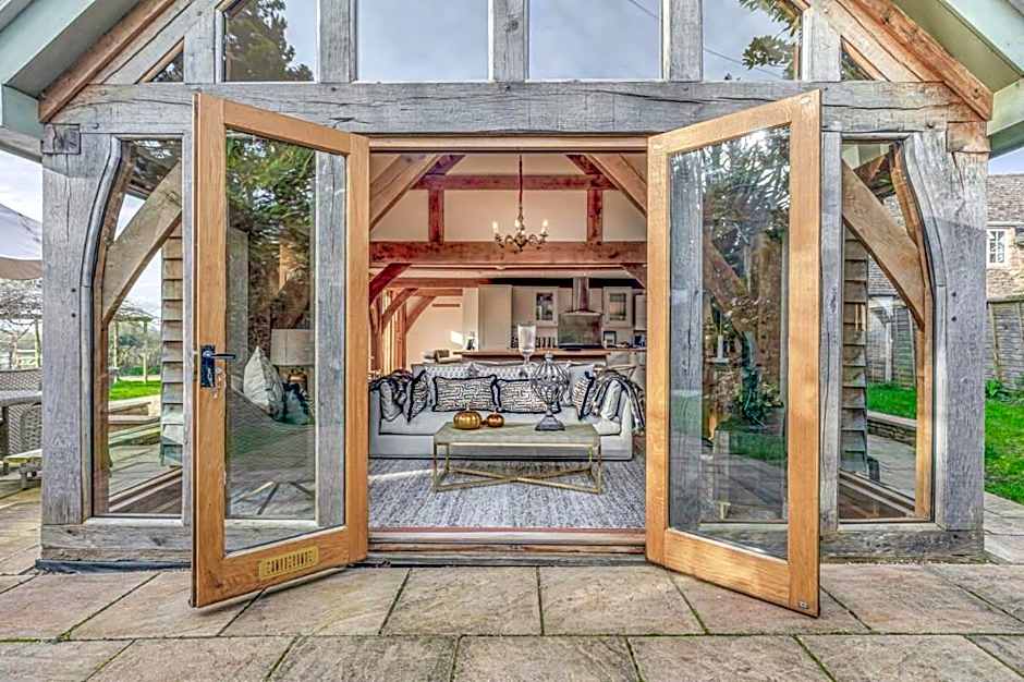 Hiron's Piece - Hot Tub Packages Available