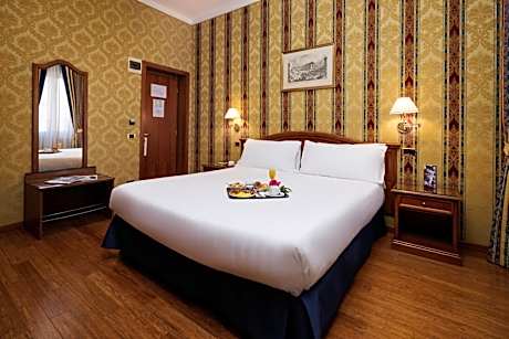 Standard King Room - Non-Smoking