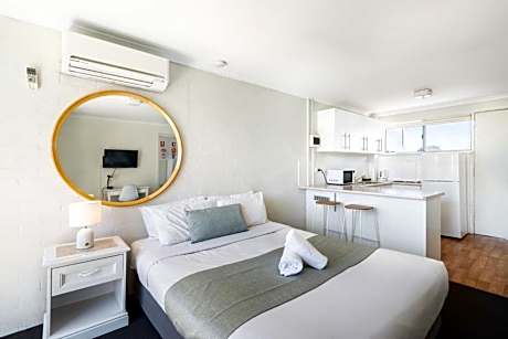 Bathurst Studio Apartments