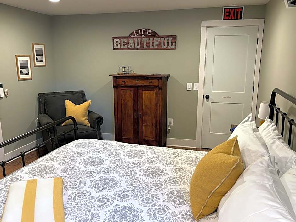 Hermann Crown Suites