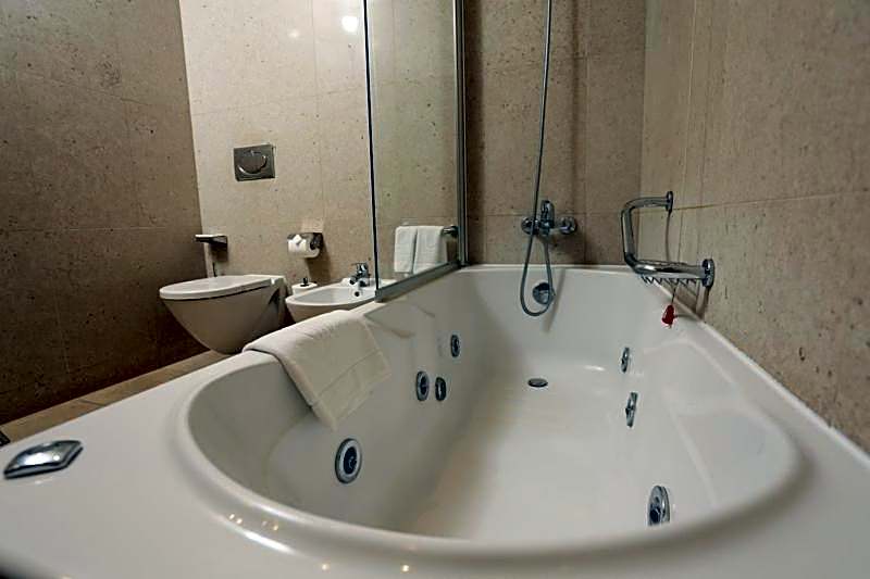 Photo 1 of 1 of 2 Beds