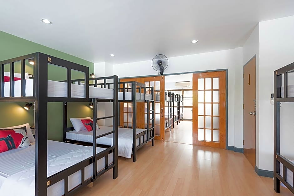 BaanSu Hostel