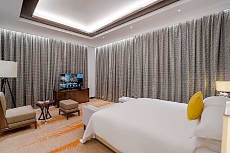 Spacious One Bedroom Suite with Lounge Access