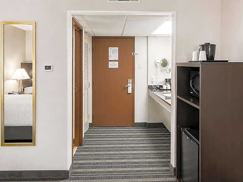 Atrium Hotel And Suites Dfw Airport