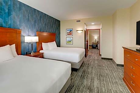 Queen Suite with Sofa Bed - Hearing Accessible