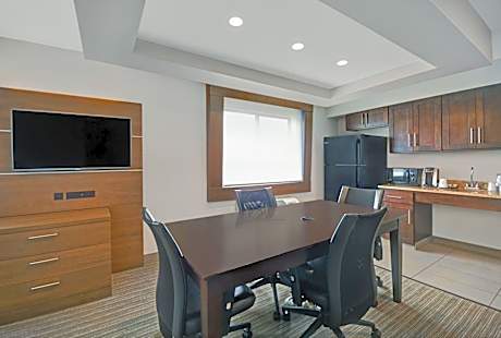 2 Queen Bed Suite