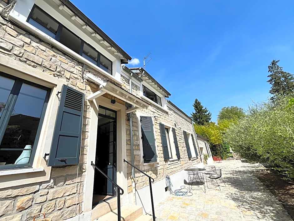 Cocon en lisière de forêt