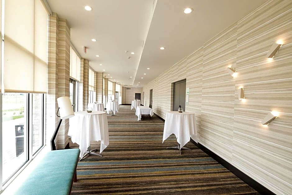 Holiday Inn & Suites - Detroit - Troy By IHG