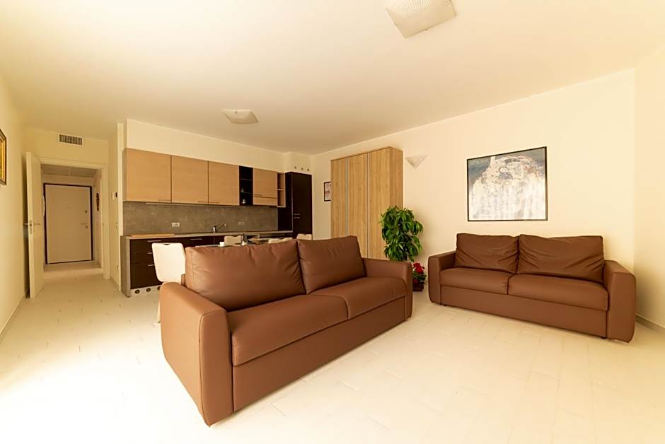 Yachting Residence - Private Dock, Lake Access & SPA