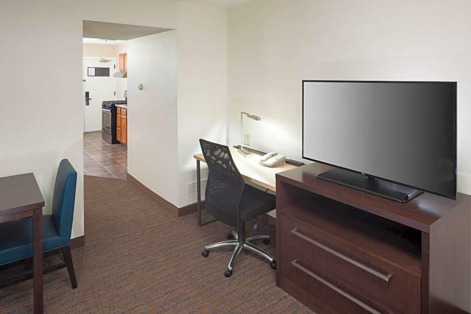 Residence Inn by Marriott Kansas City Country Club Plaza