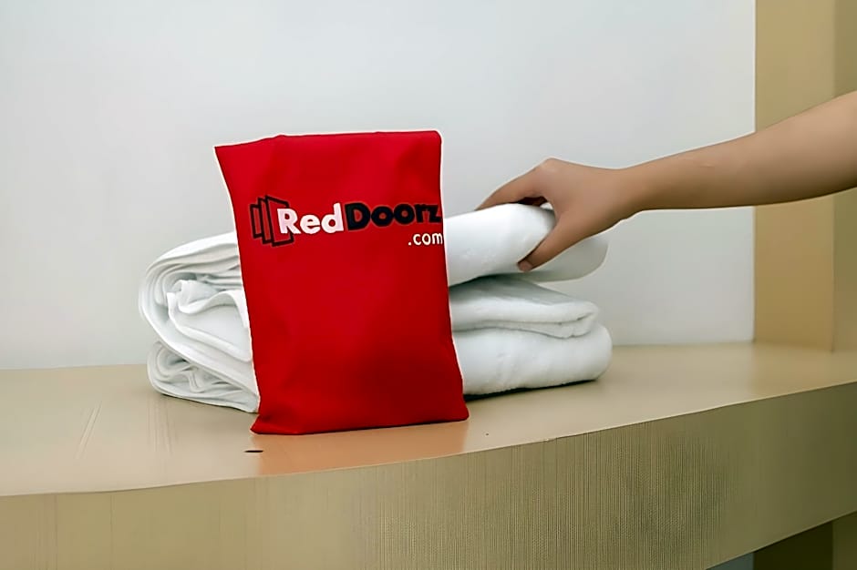 RedDoorz Plus @ Karebosi Area 2