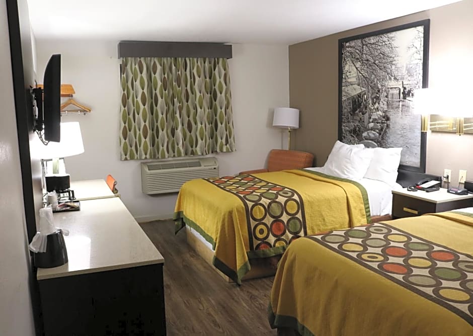 Super 8 by Wyndham San Antonio/I-35 North