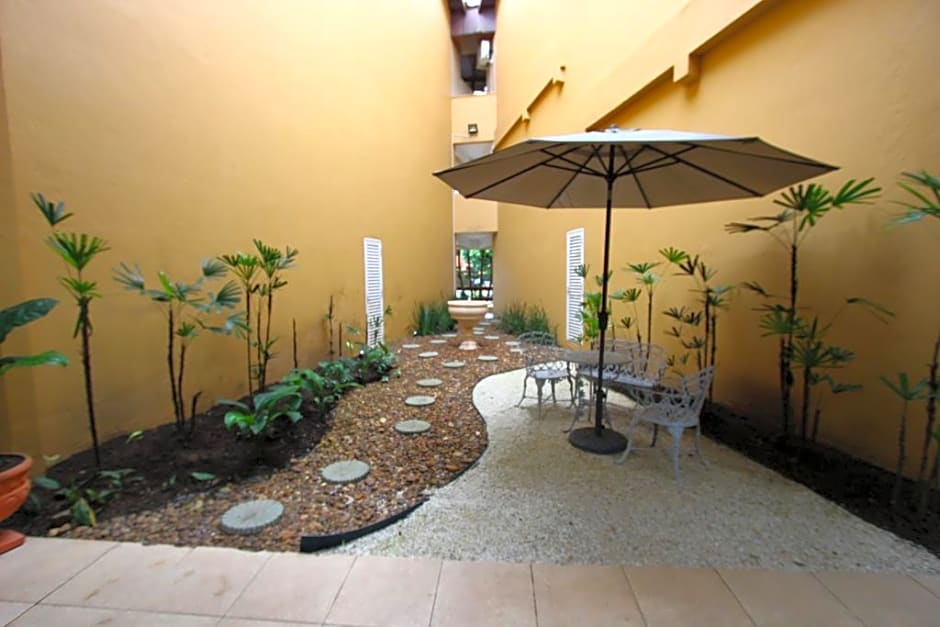 Amarilis Flat Service