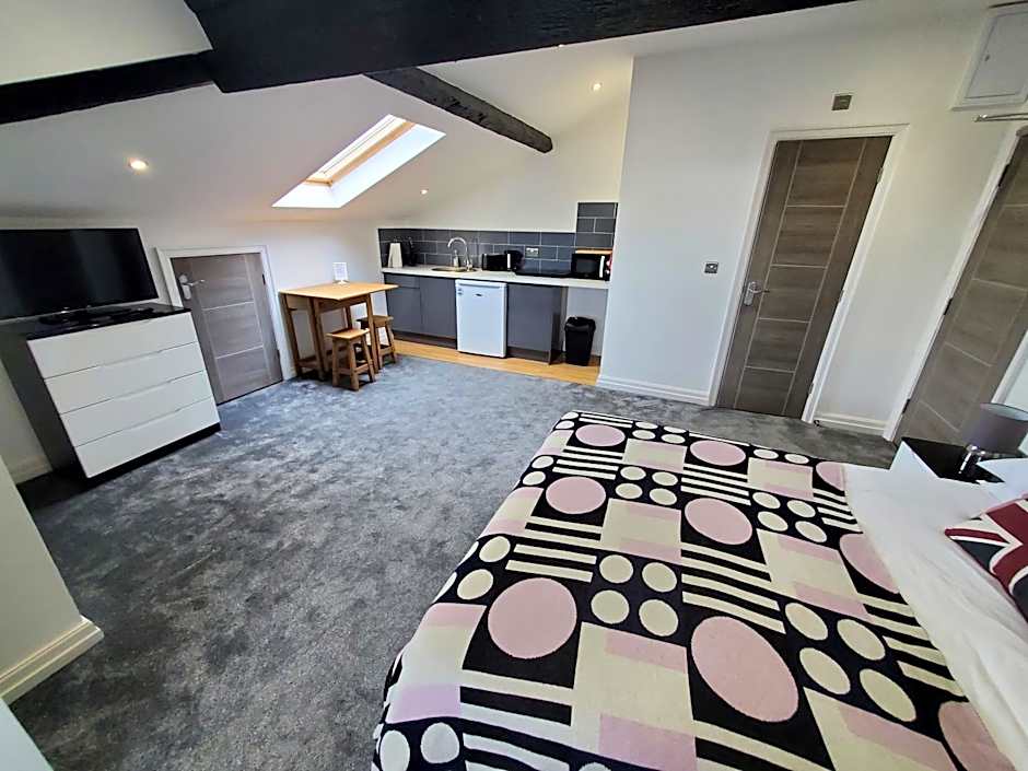 The Ashcroft Studios & Apartments with Free Parking