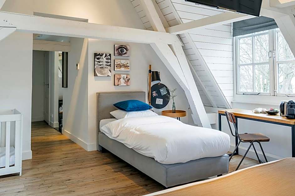 Eye Hotel