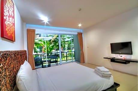 Premier Double or Twin Room - Poolside
