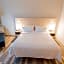 Holiday Inn Express & Suites Dayton East - Beavercreek by IHG