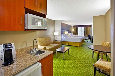 1 King Bed Suite Mobil Accessible Tub