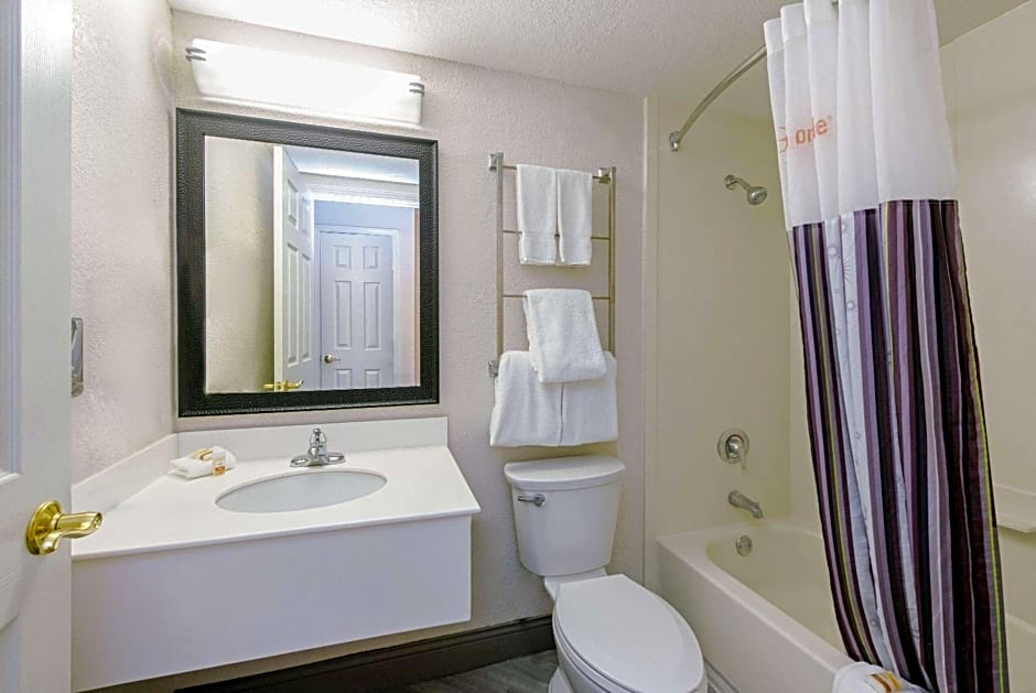 La Quinta Inn & Suites by Wyndham New Orleans Airport