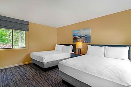 Queen Suite with Two Queen Beds and Sofa Bed - Second Floor