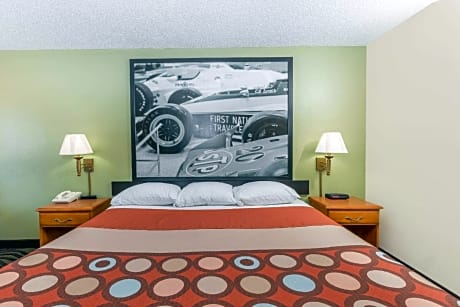 1 King Bed Efficiency Room Non-Smoking