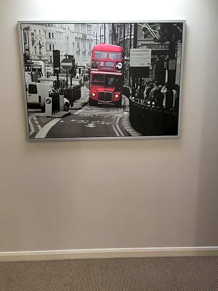 Lyall Apartment Hotel