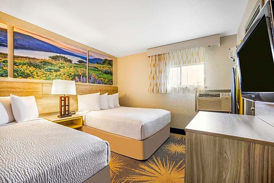 Photo 1 of 5 of 1 Queen Bed and 2 Double Beds Suite, 1st Floor