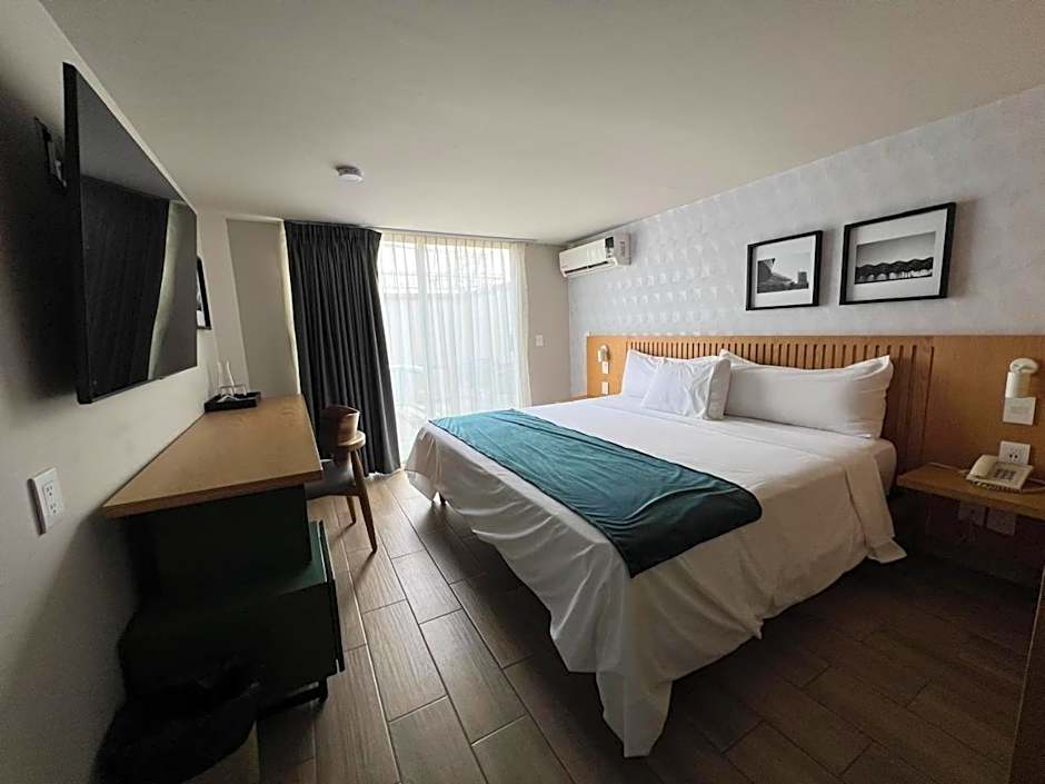 Oliva Plaza Hotel