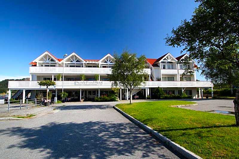 Sunde Fjord Hotel, free and easy parking