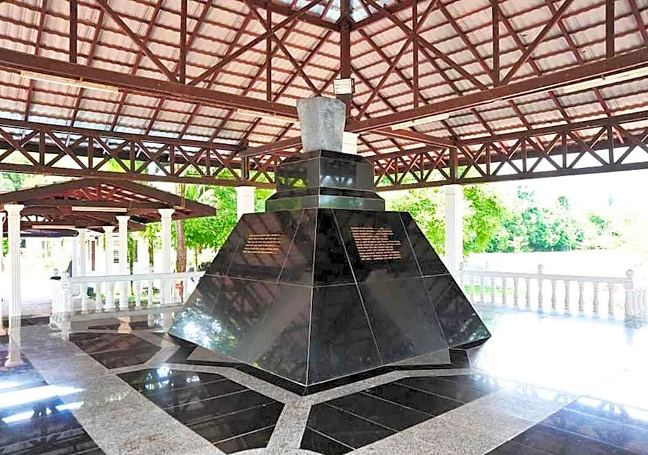 ANGGERIK IMPIAN HOTEL -Best for Travellers at Kuala Berang