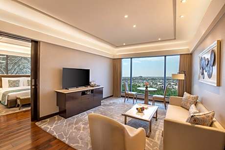 Executive Suite with 90 minutes Cocktail hours and Butler Service