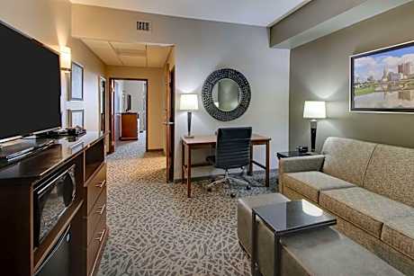 King Suite with Sofa Bed - Hearing Accessible