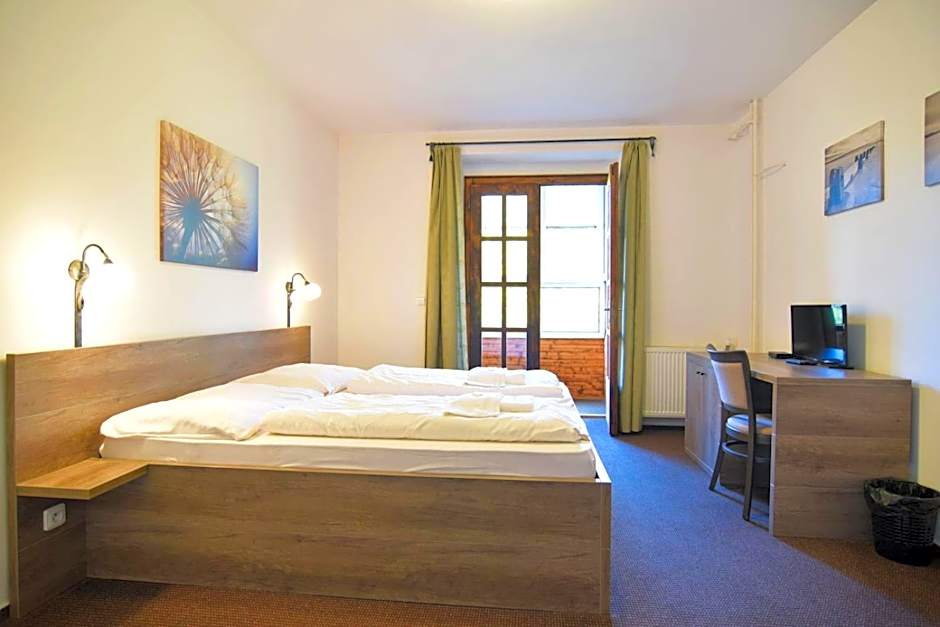 Photo 1 of 4 of Double Room