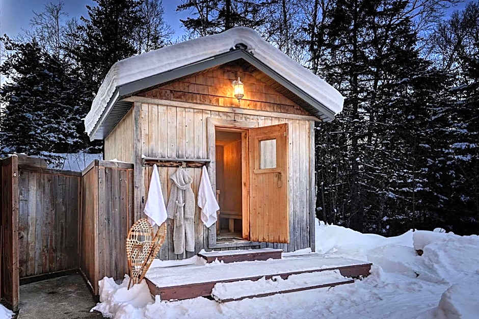 Front RIVER private BEACH 2 HOT TUBS 15 p SAUNA